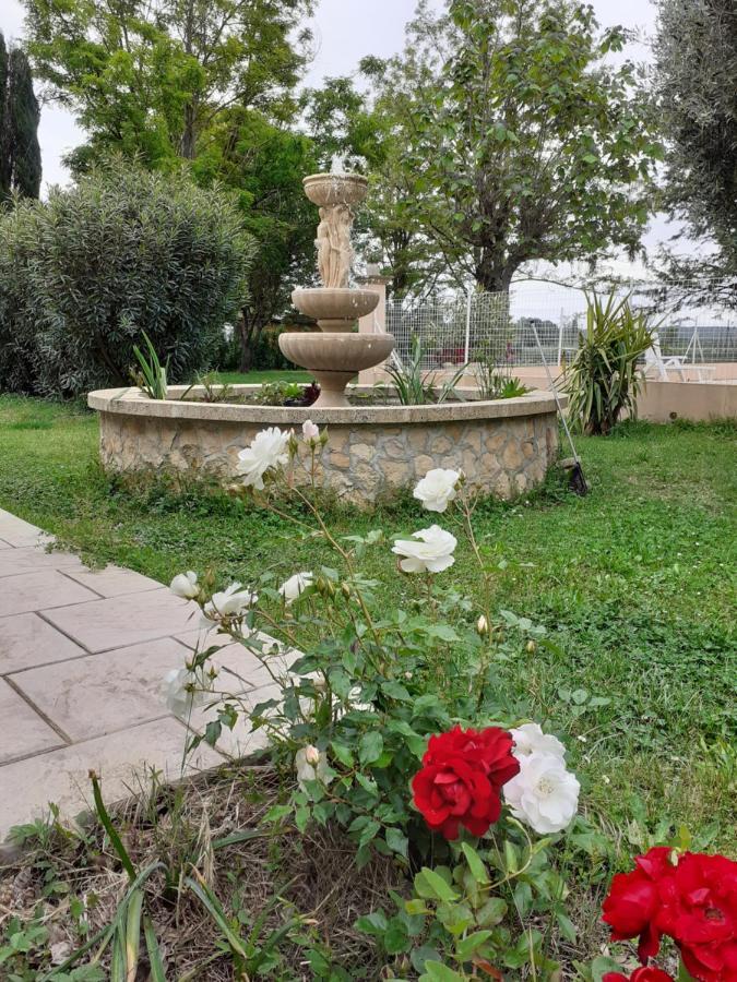 B&B Gite D'Ayran Saint Quentin la Poterie Bagian luar foto